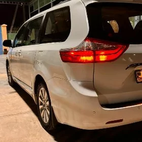 Toyota Sienna 2016