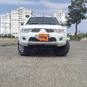 Mitsubishi Pajero 2008