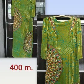 Amatly arassa geyilen  koynek