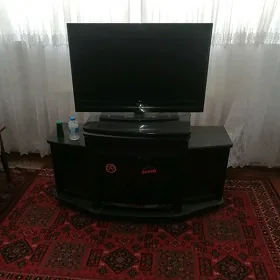 Telewizor i podstawka