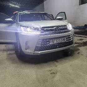 Toyota Highlander 2019