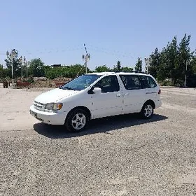 Toyota Sienna 1999