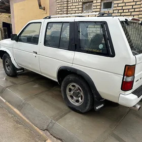 Nissan Pathfinder 1995