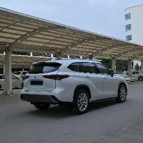 Toyota Highlander 2021