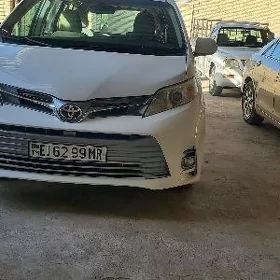 Toyota Sienna 2015