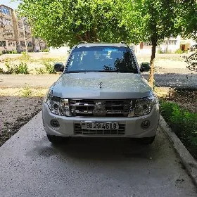 Mitsubishi Pajero 2014