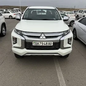 Mitsubishi L200 2021