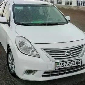 Nissan Versa 2011