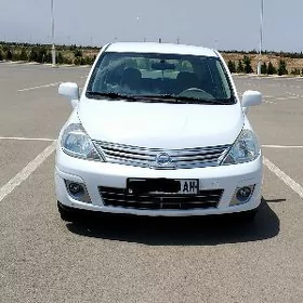 Nissan Tiida 2010