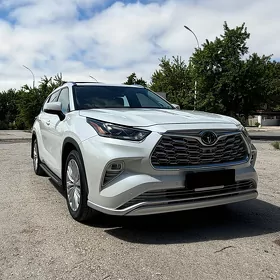 Toyota Highlander 2021