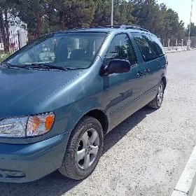 Toyota Sienna 2002
