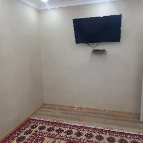 продаю квартиру 4 комна 2 этаж