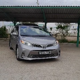 Toyota Sienna 2016