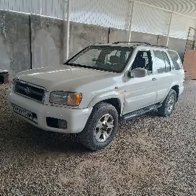 Nissan Pathfinder 2000