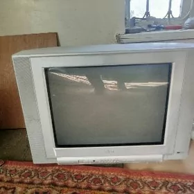 arassa işläp duran telewizor
