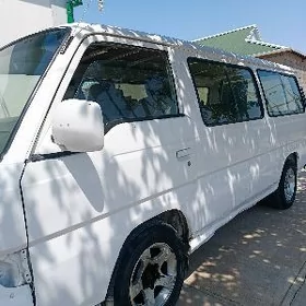 Nissan Urvan 2001