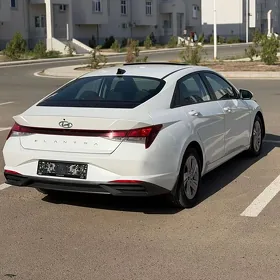 Hyundai Elantra 2021