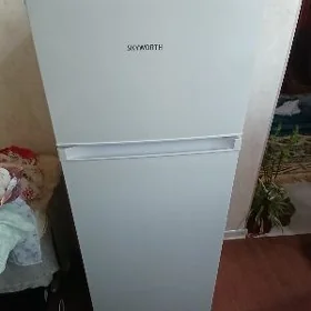 Холодильник skyworth
