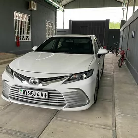 Toyota Camry Hybrid 2021