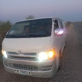 Toyota Hiace 2009