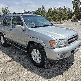 Nissan Pathfinder 2000