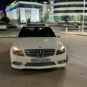 Mercedes-Benz C300 2011