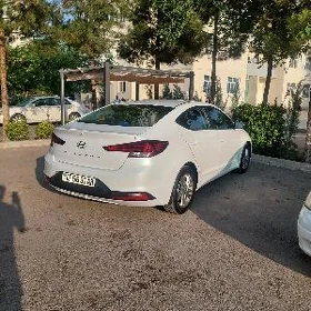 Hyundai Elantra 2019