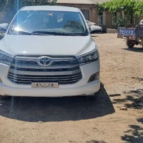 Toyota Innova 2021