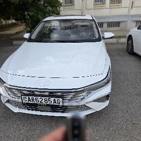 Hyundai Elantra 2025