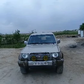 Mitsubishi Pajero 1992