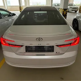Toyota Camry Hybrid 2025