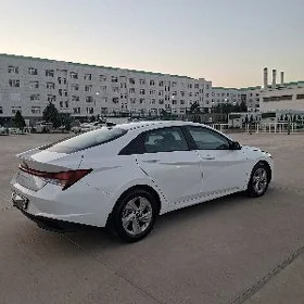 Hyundai Elantra 2022