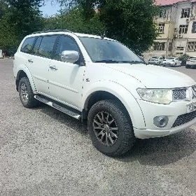 Mitsubishi Pajero 2011