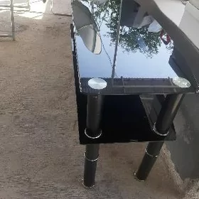 žurnalyny stol, pastavka