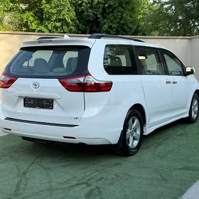 Toyota Sienna 2019