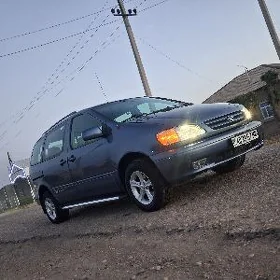 Toyota Sienna 1999