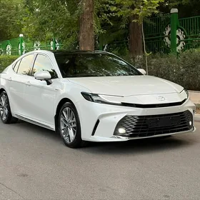 Toyota Camry Hybrid 2025