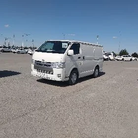 Toyota Hiace 2021