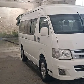Toyota Hiace 2012