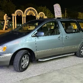 Toyota Sienna 2000