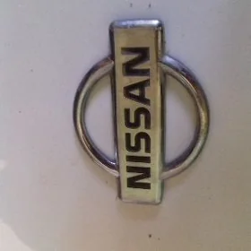 Nissan embilema