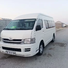 Toyota Hiace 2010