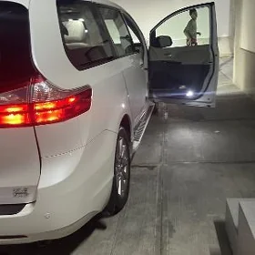 Toyota Sienna 2017