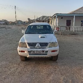 Mitsubishi L200 2004