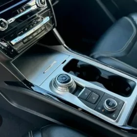 Ford Explorer 2020 bar
