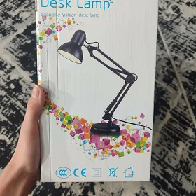 dyrnak stola goýulýan lampa