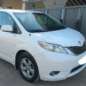 Toyota Sienna 2011