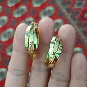 Versace gulakhalka