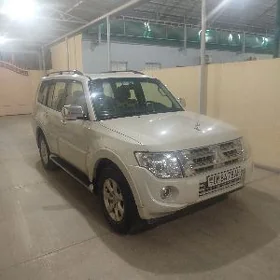 Mitsubishi Pajero 2012