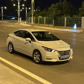 Nissan Versa 2020
